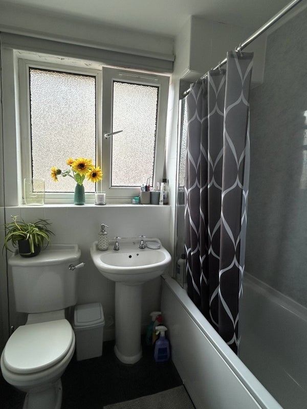 Room Norby Road in Glasgow