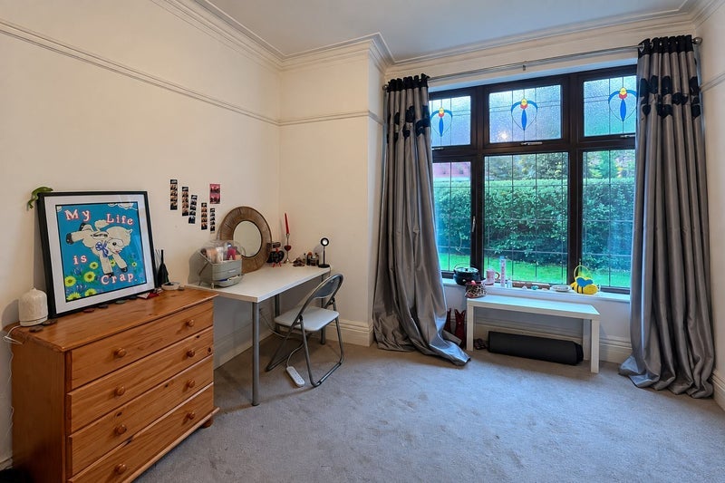 Room Belfield Road in Manchester