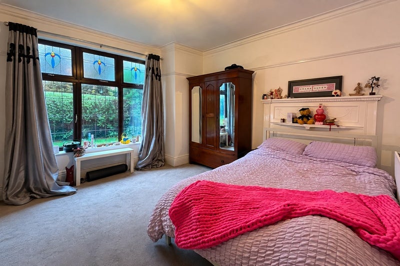 Room Belfield Road in Manchester