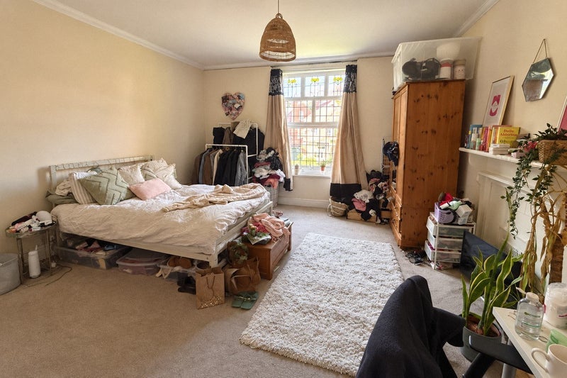 Room Belfield Road in Manchester