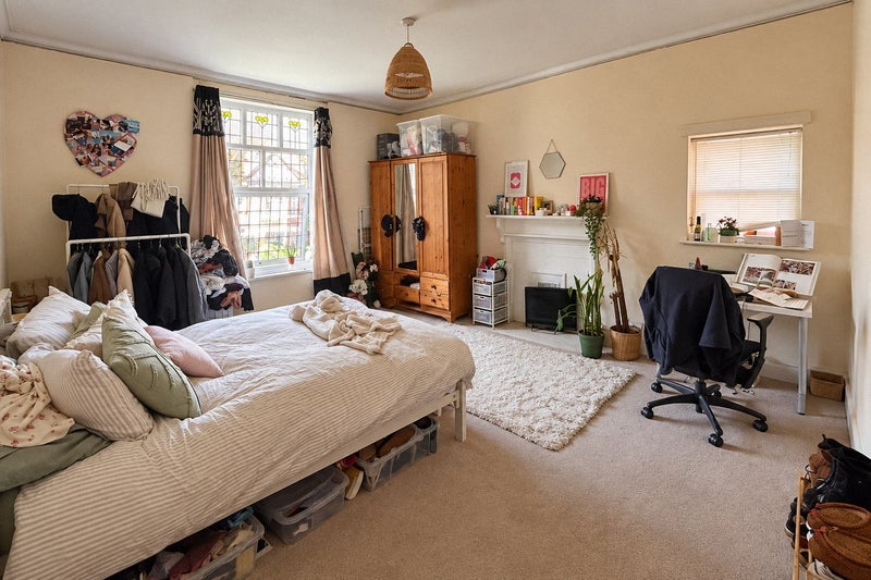 Room Belfield Road in Manchester