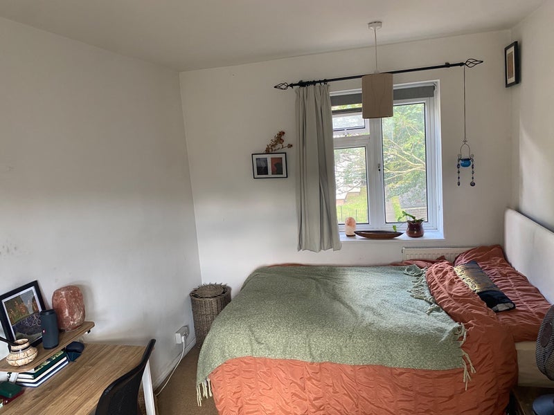 Room Lower Road in Greater London
