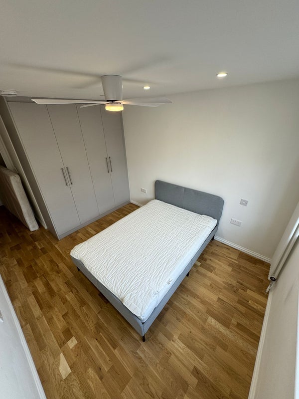 Flat Palace Grove in Greater London