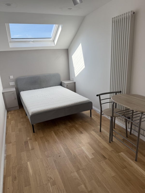 Flat Palace Grove in Greater London