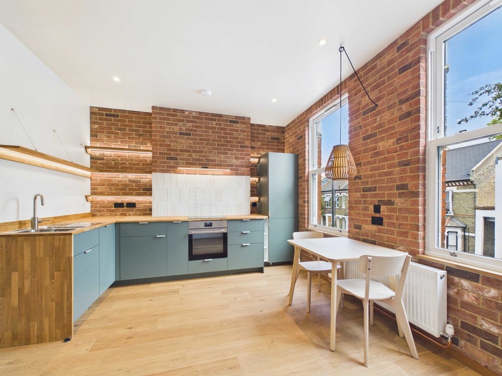 Flat Morrish Road in London