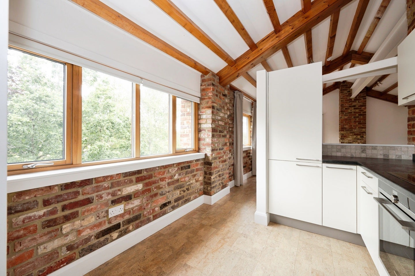 Flat Horsham Road in Waverley