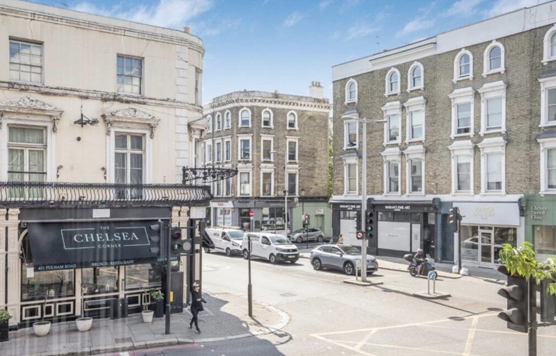 Flat Fernshaw Road in Greater London
