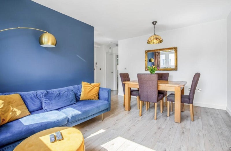 Flat Fernshaw Road in Greater London