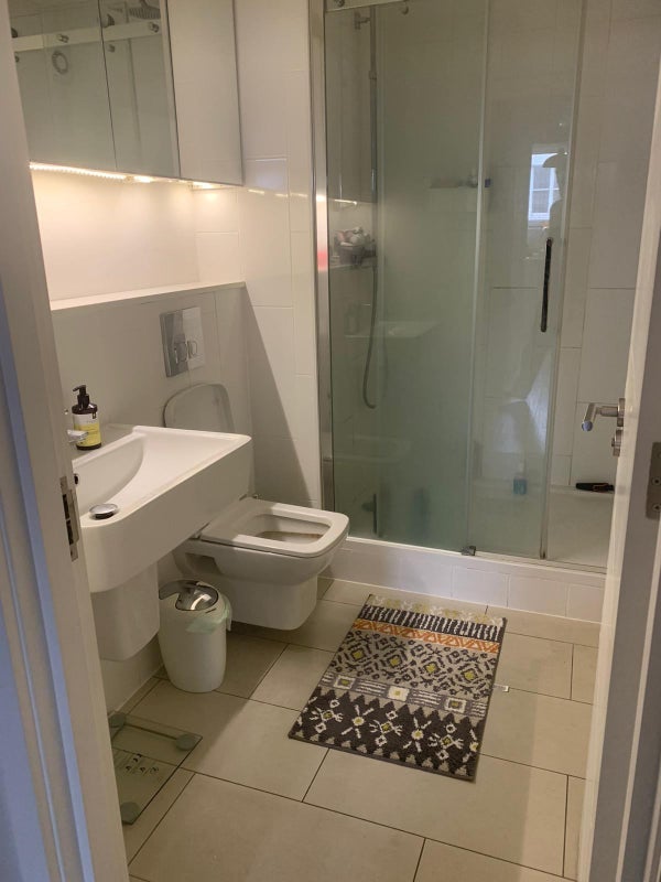 Flat Fernshaw Road in Greater London