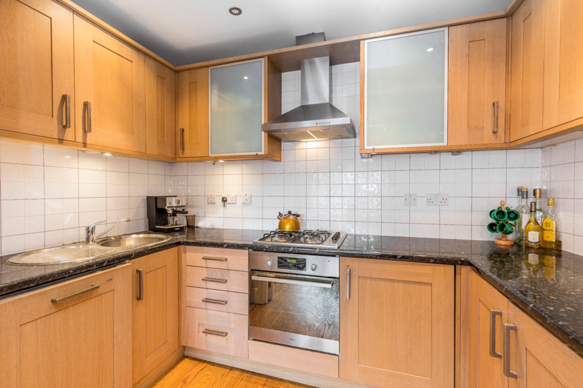 Flat Starfield Road in Greater London