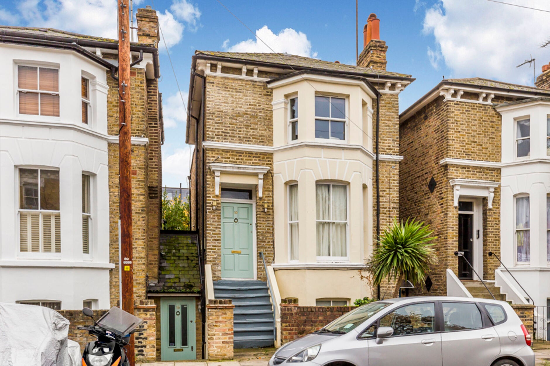 Flat Starfield Road in Greater London