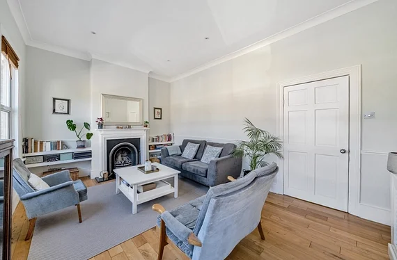 Flat Solon Road in Greater London