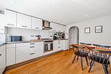 Flat Solon Road in Greater London