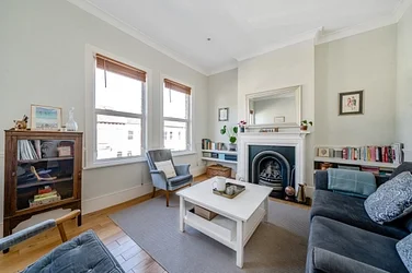 Flat Solon Road in Greater London