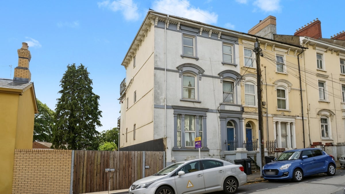 Flat Clytha Square in Newport