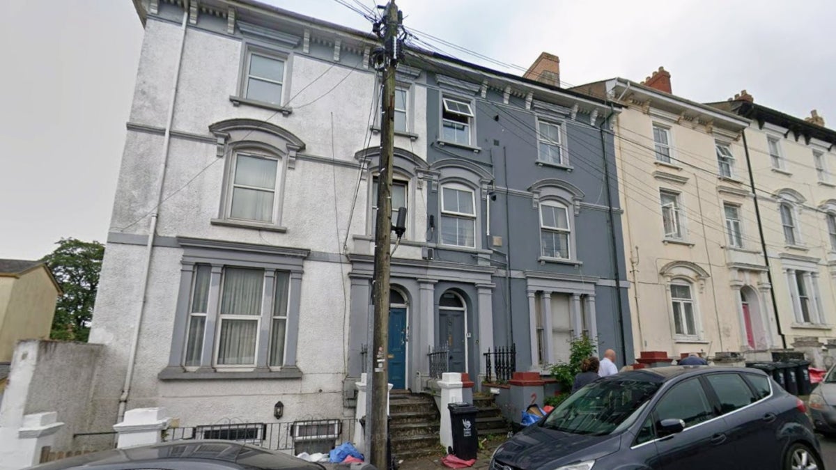 Flat Clytha Square in Newport