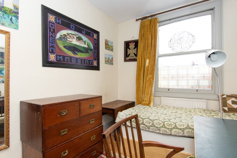 Room Ellerslie Road in Greater London