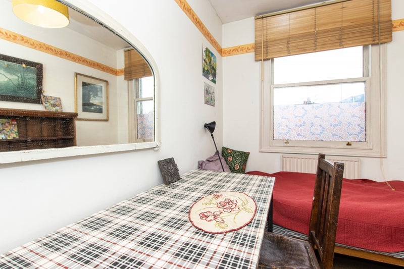 Room Ellerslie Road in Greater London