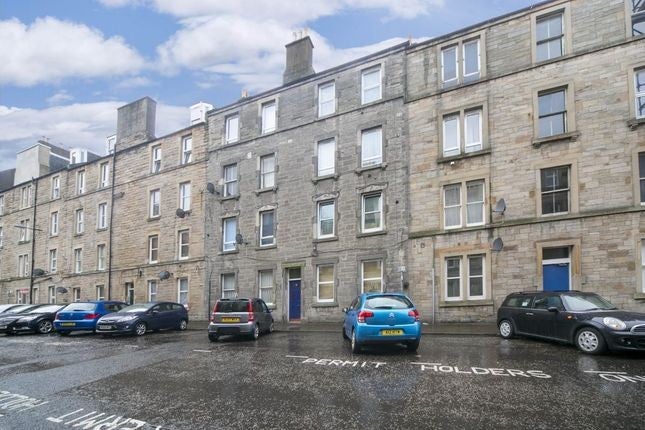 Flat Murdoch Terrace in City of Edinburgh