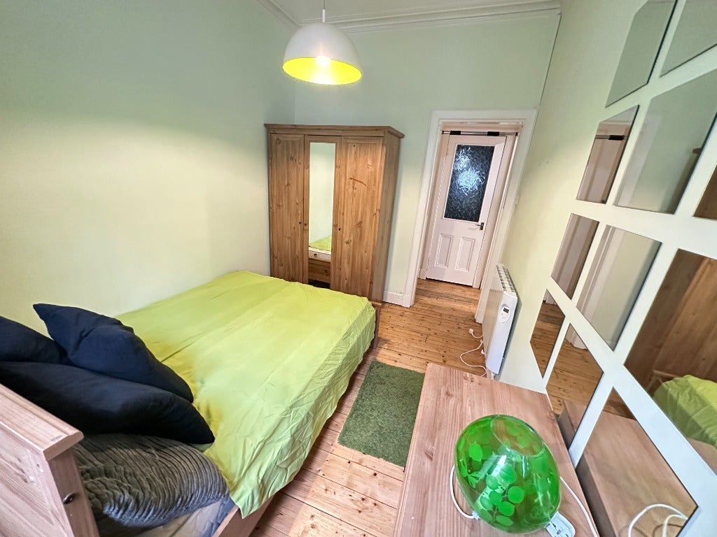 Flat Murdoch Terrace in City of Edinburgh
