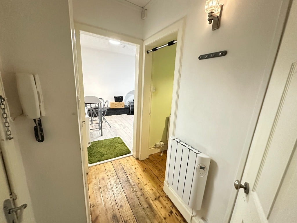 Flat Murdoch Terrace in City of Edinburgh