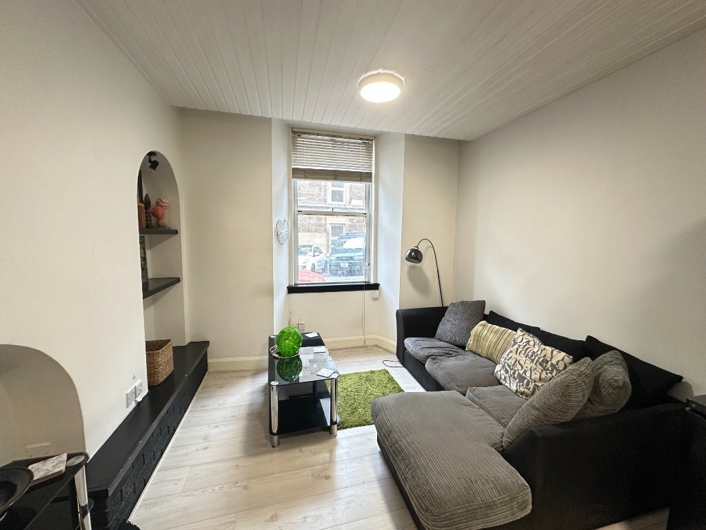 Flat Murdoch Terrace in City of Edinburgh