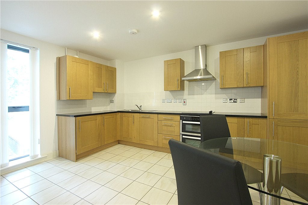 Flat Long Lane in Greater London