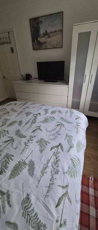 Room Cromer Road in Greater London