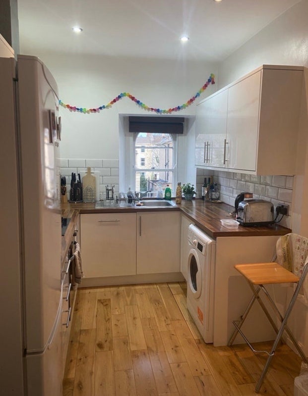 Room Ashgrove Road in Bristol