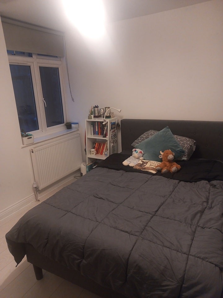 Room Dingley Lane in Greater London