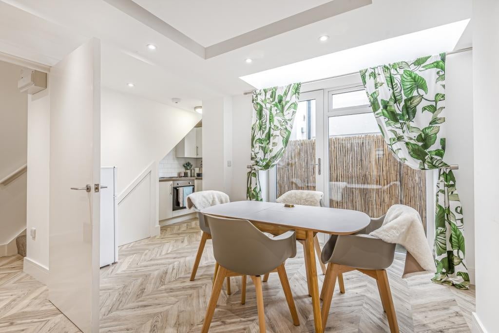 Flat Anerley Road in Greater London