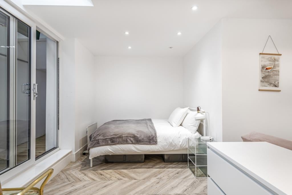 Flat Anerley Road in Greater London
