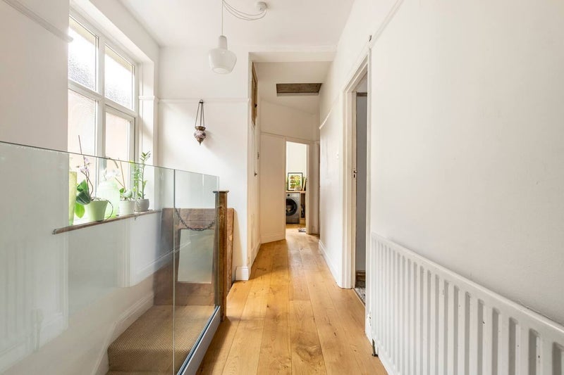 Room Chestnut Road in Greater London