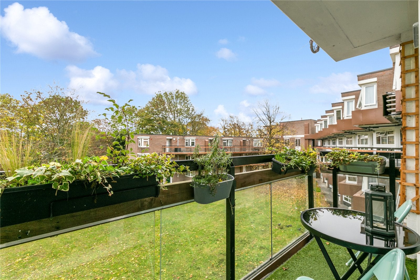 Flat Palace Road in Greater London