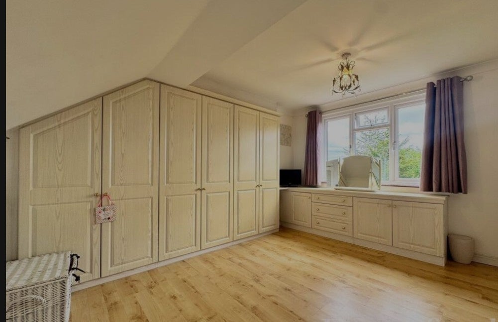 Room Warrington Gardens in Greater London