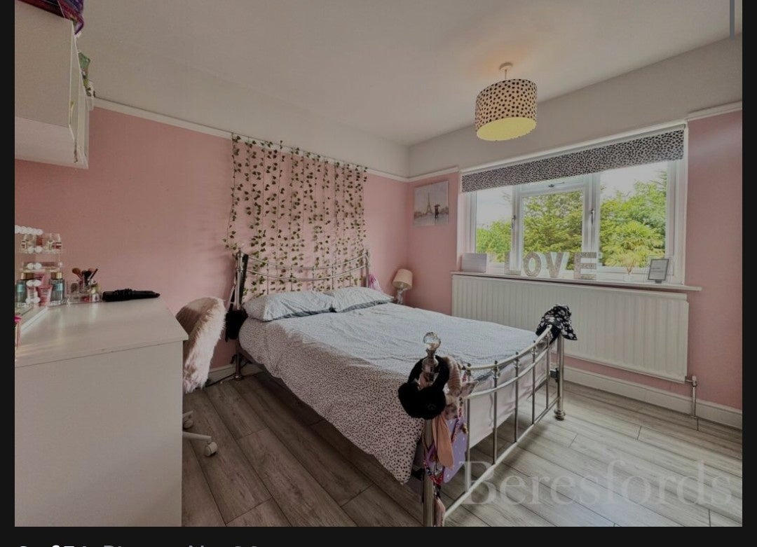 Room Warrington Gardens in Greater London