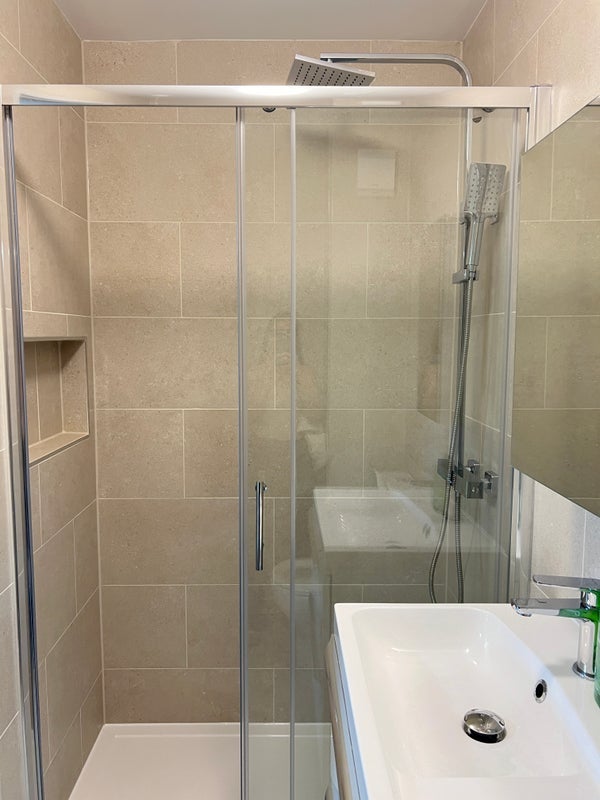 Room Rolls Road in Greater London