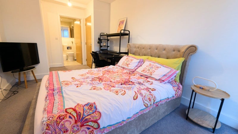 Room Dilhorne Close in Greater London