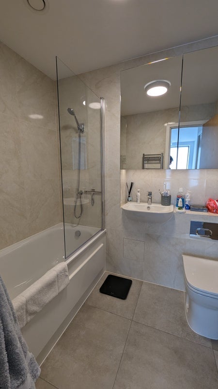 Room Dilhorne Close in Greater London