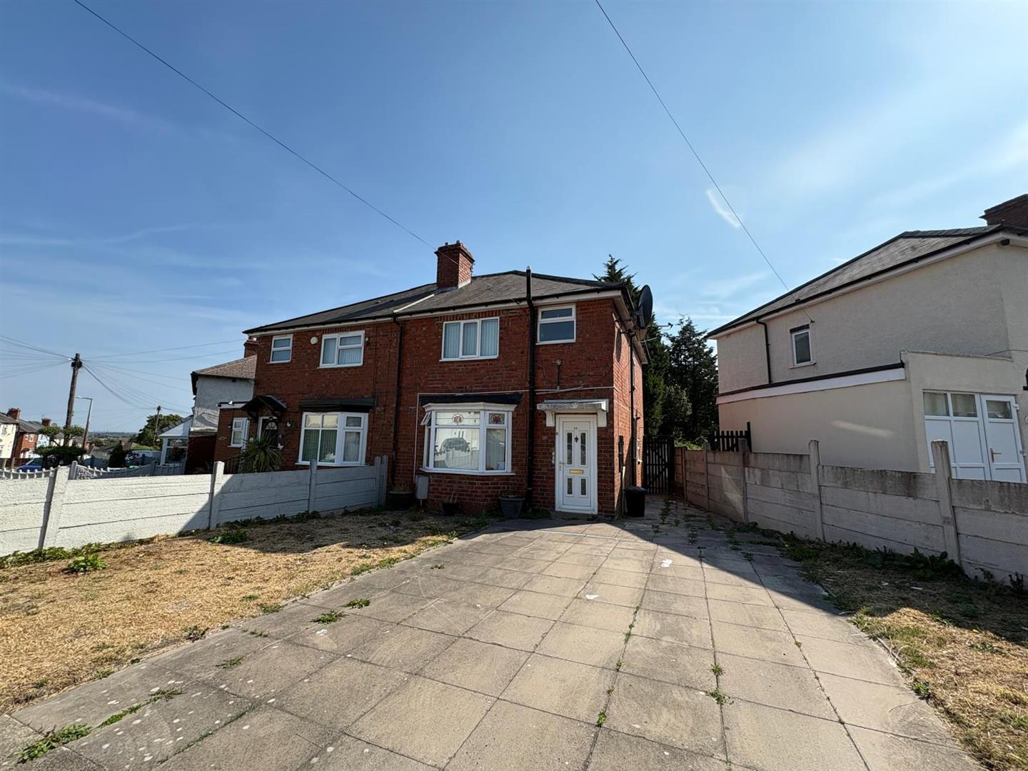 House Queens Avenue in Sandwell