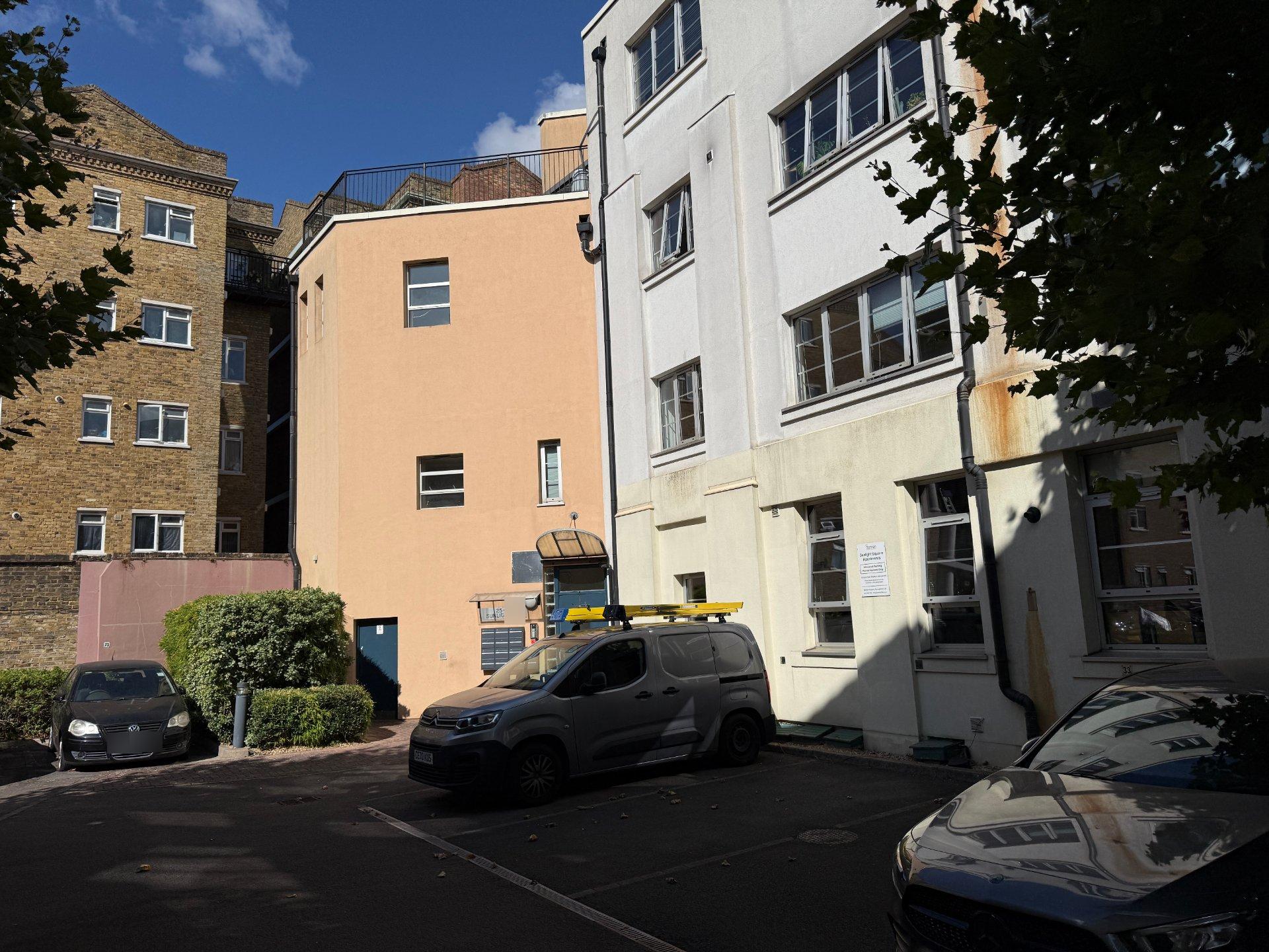 Flat Sunlight Square in Greater London