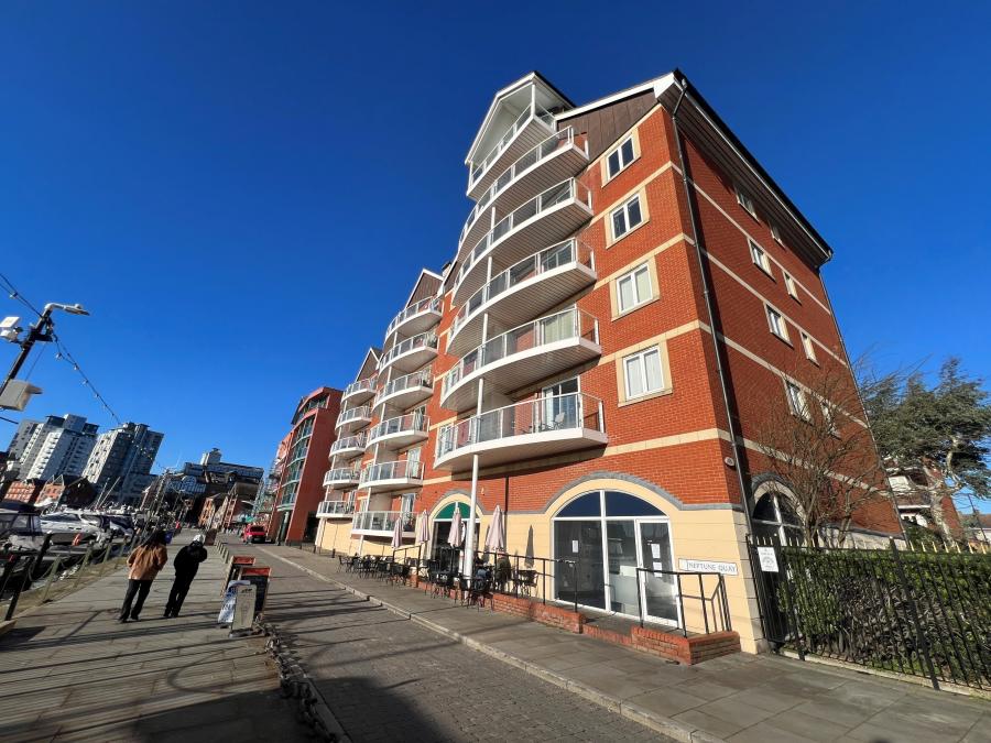 Flat Neptune Quay in Ipswich