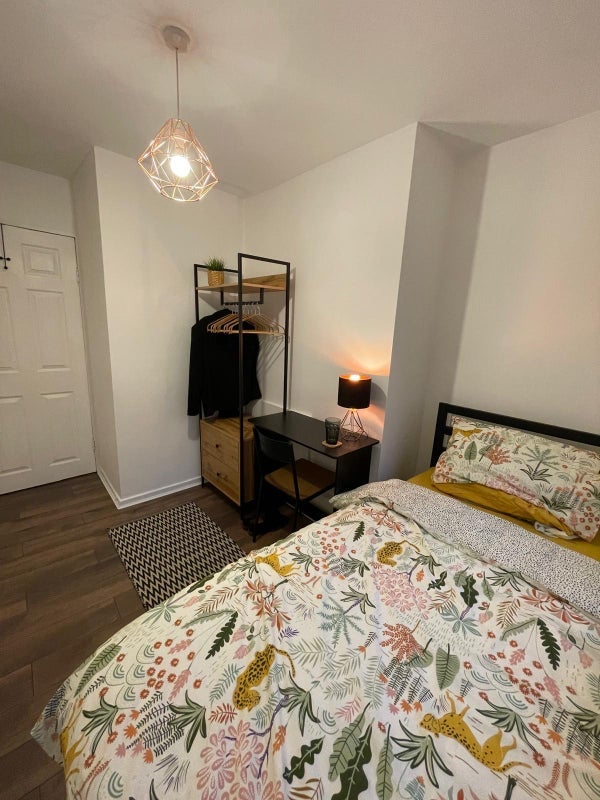Room Bevill Square in Salford