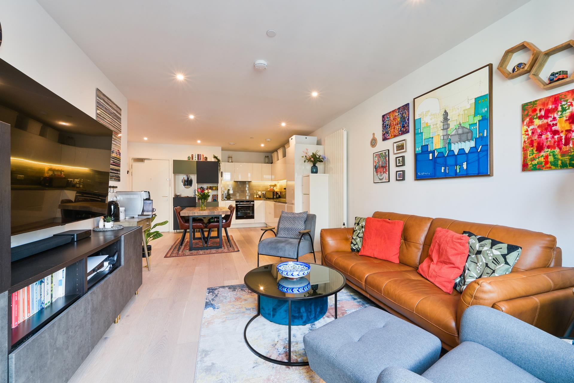Flat Royal Crest Avenue in Greater London