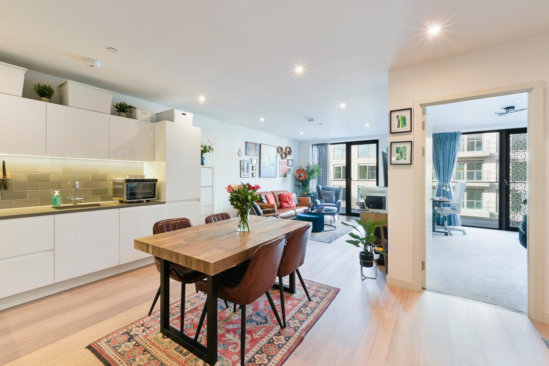 Flat Royal Crest Avenue in Greater London