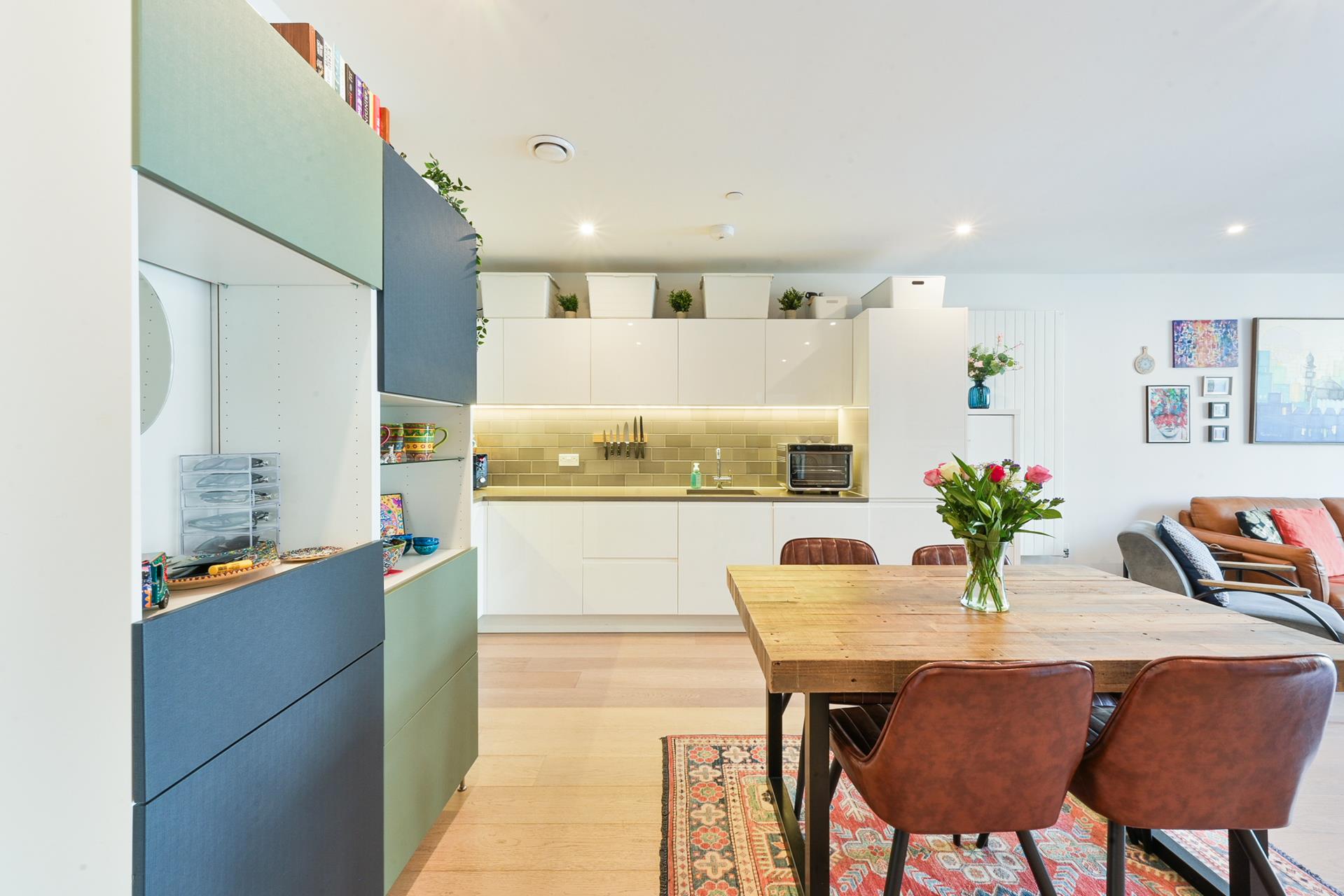 Flat Royal Crest Avenue in Greater London