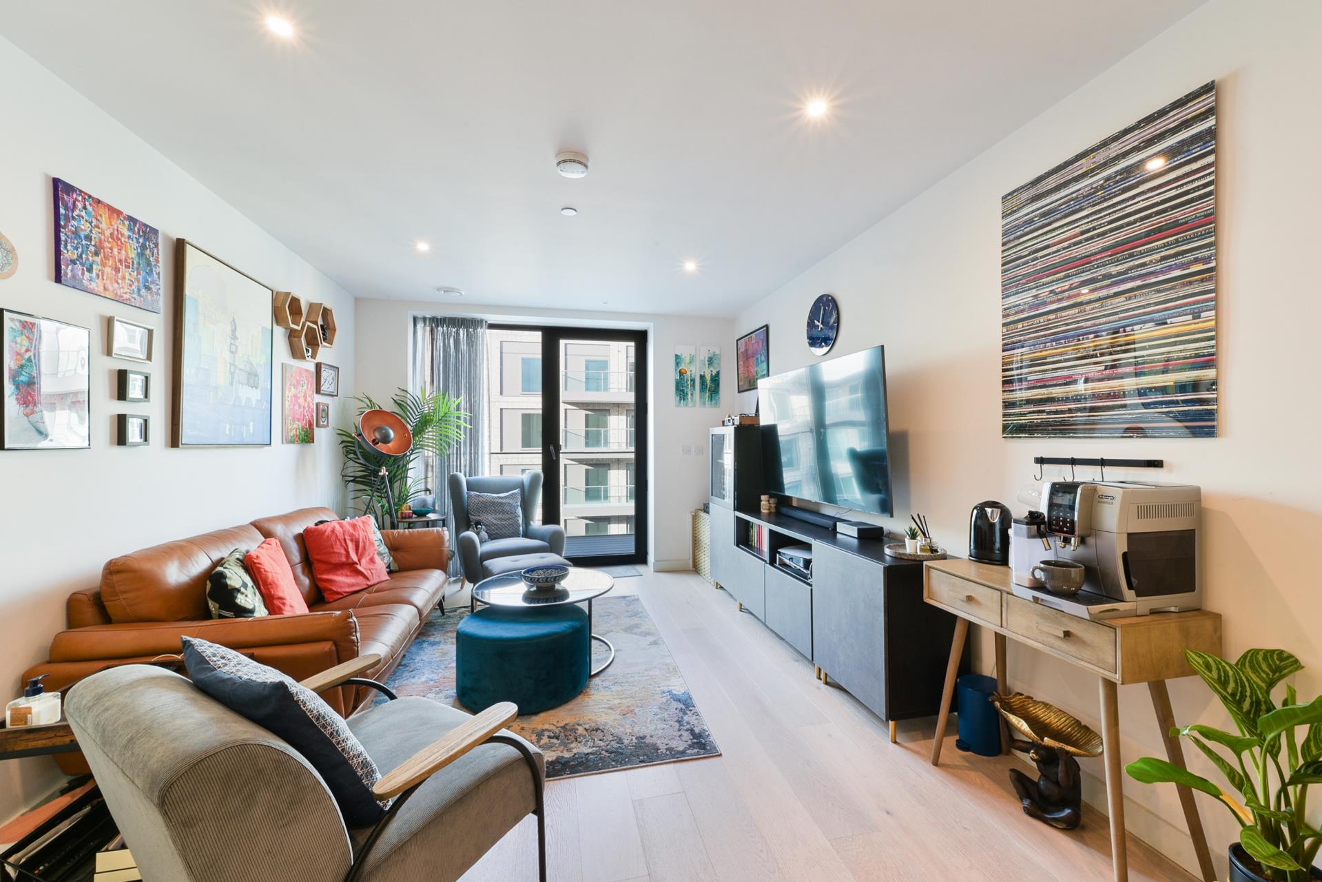 Flat Royal Crest Avenue in Greater London