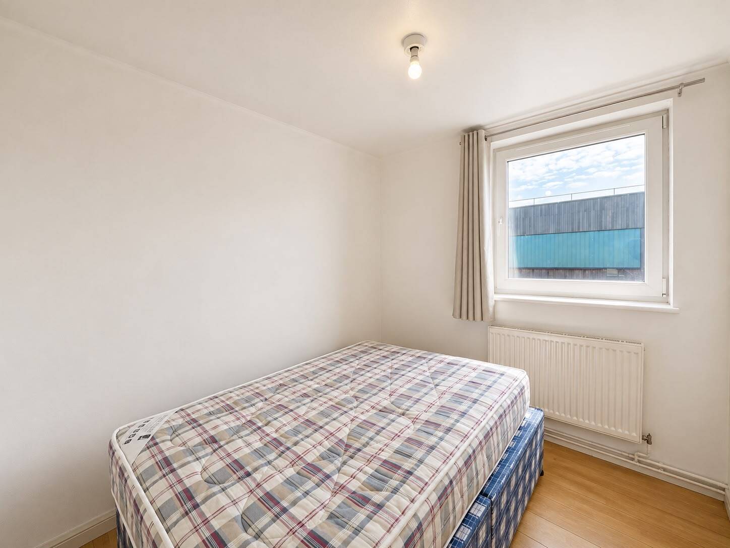 Flat Parkham Street in Greater London