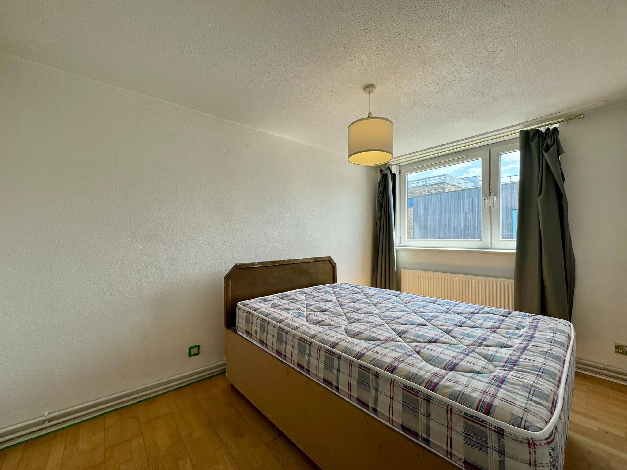 Flat Parkham Street in Greater London