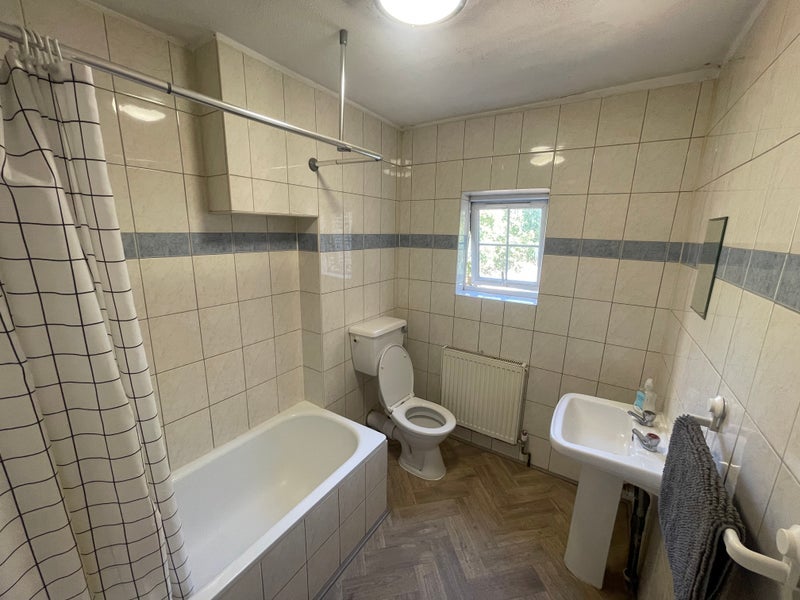 Room Grange Park in Greater London
